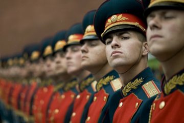 Soldats, garde-à-vous !