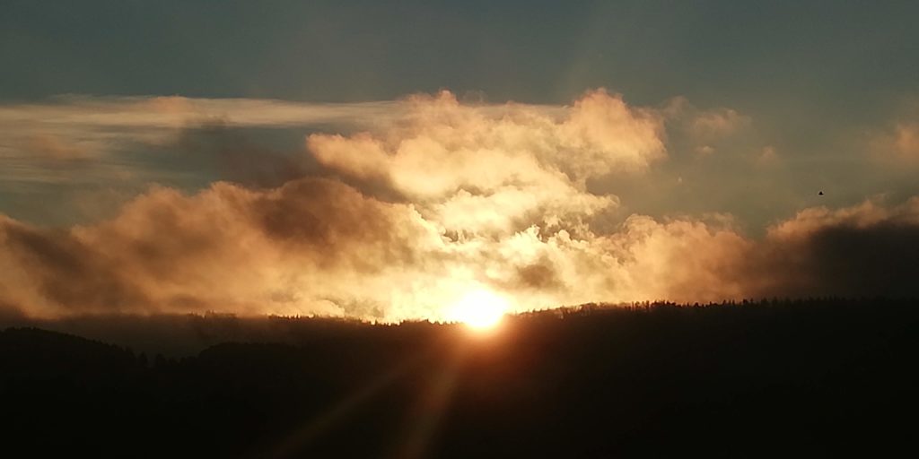 Lever de soleil sur Les Ponts-de-Martel (NE)